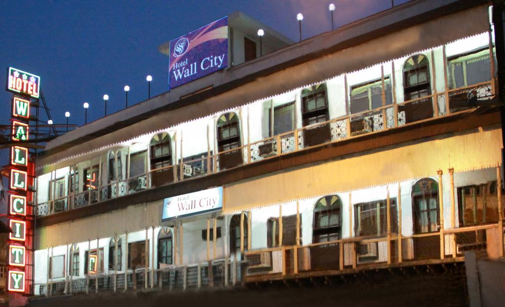 Hotel Wall City New Delhi Eksteriør bilde